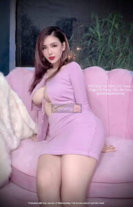 HOT |  Cô giáo Trang siêu vòng 3 khoe hàng nóng bỏng trên live