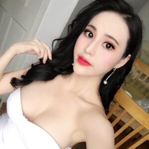 Hot girl Chang Bông khoe hàng lộ liễu nhận donate cực đã