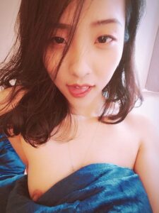 Thu Trang thích khoe hàng, lên đỉnh chỉ trong vài cú nhấp